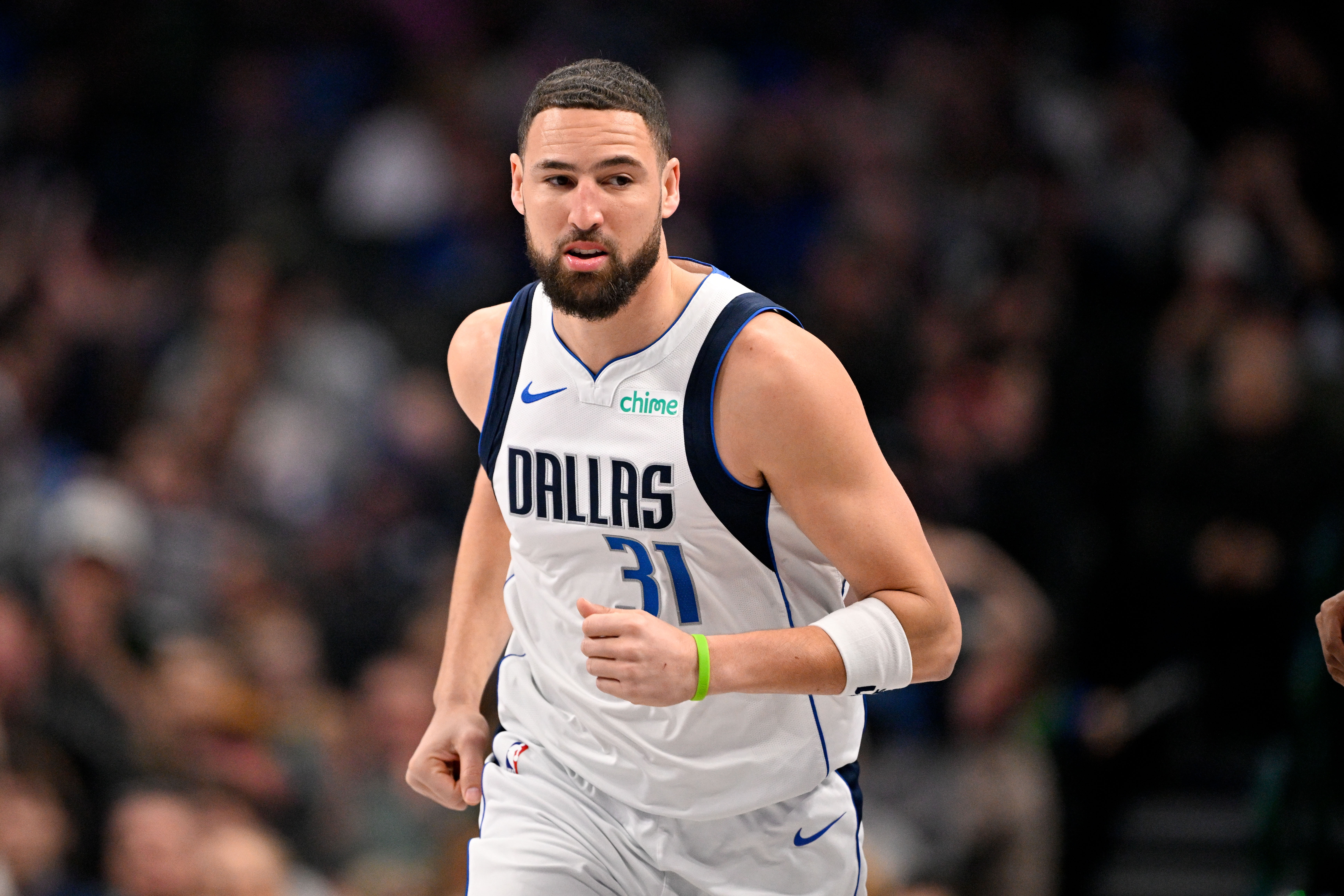 百步穿杨！克莱底角埋伏 不沉球三分速射洞穿篮心