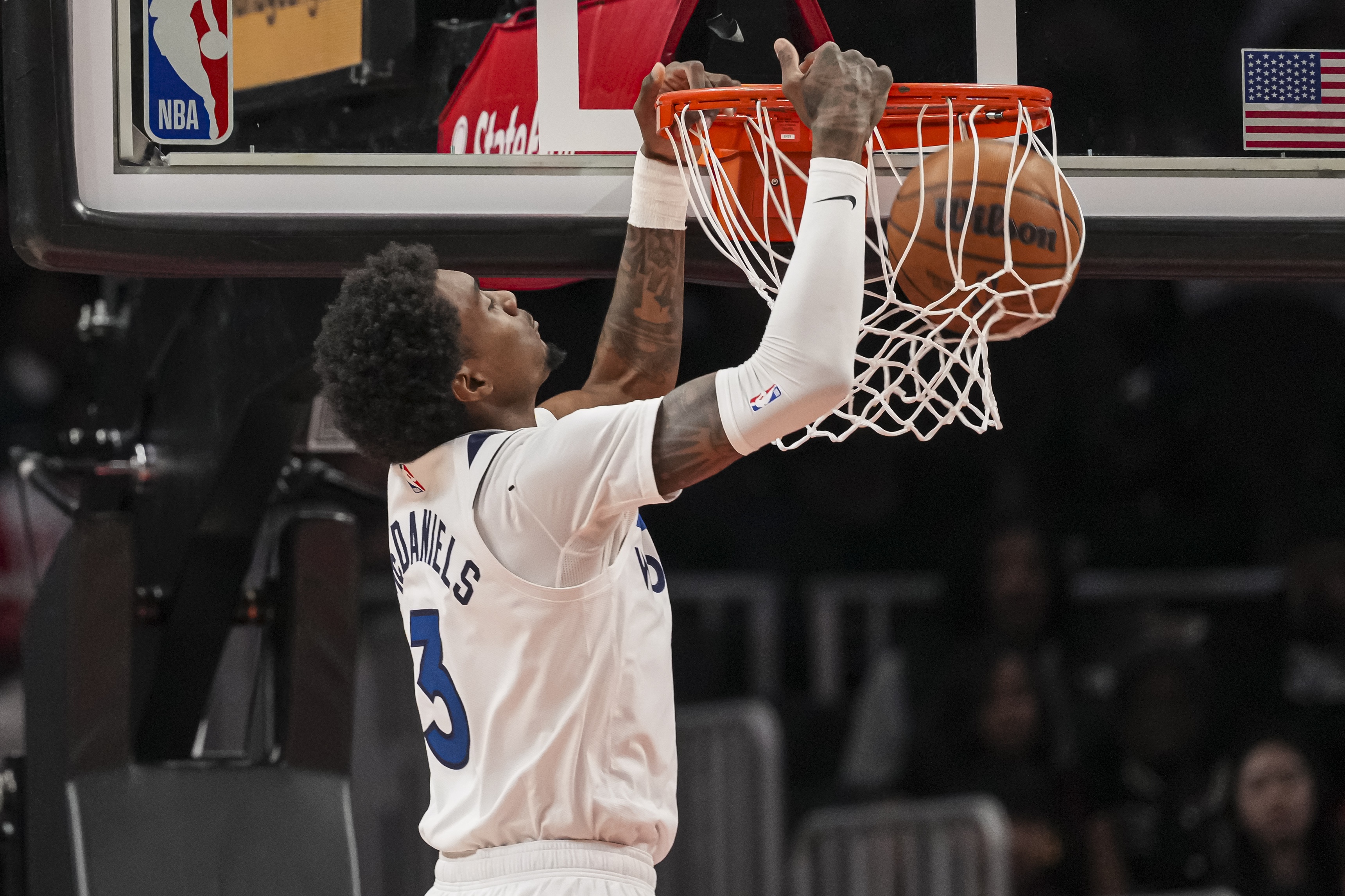 爱奇艺体育-身手全能！麦克丹尼尔斯9中6拿到17分6板5助2帽 三分6中4