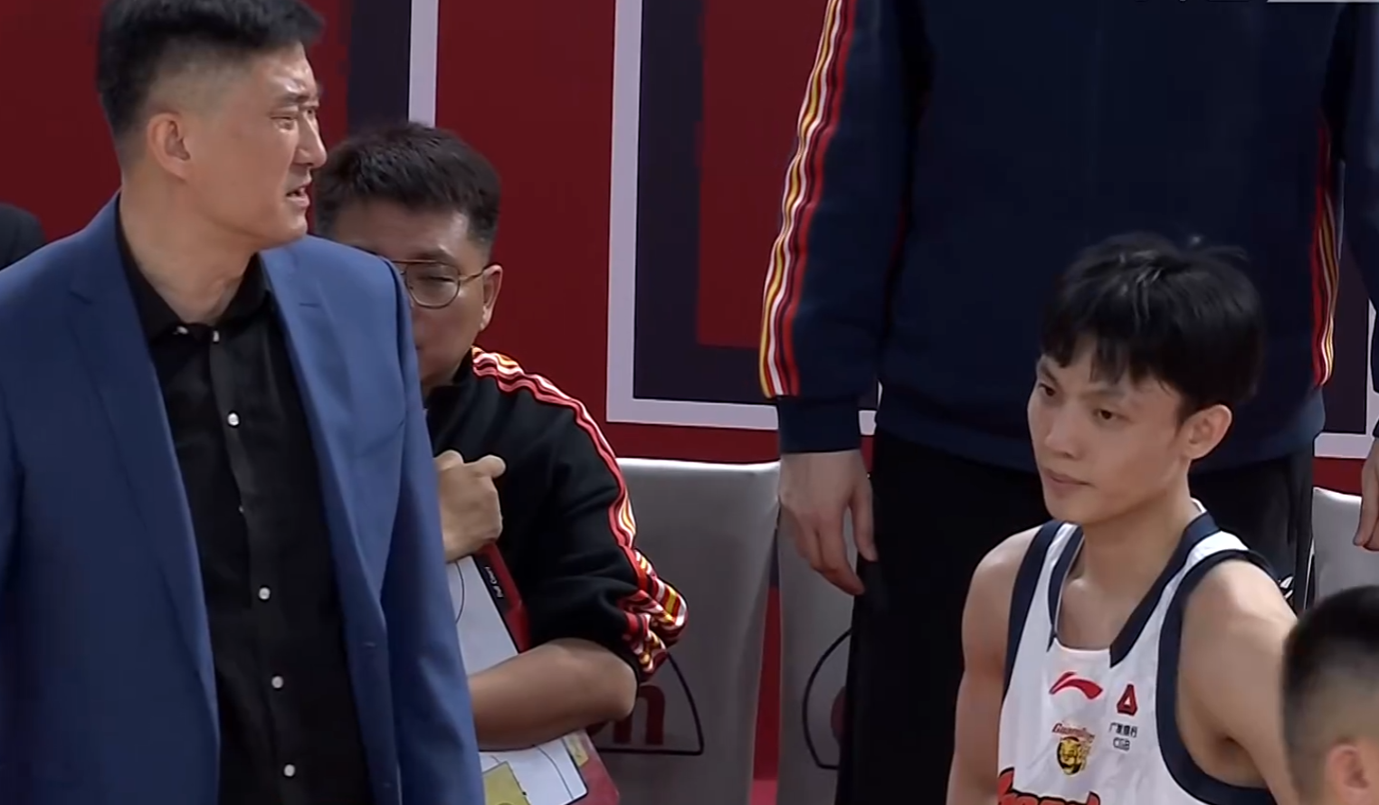 世界杯直播-8投2中，4失误！徐杰究竟怎么了？杜锋一语道破天机，真不怪他